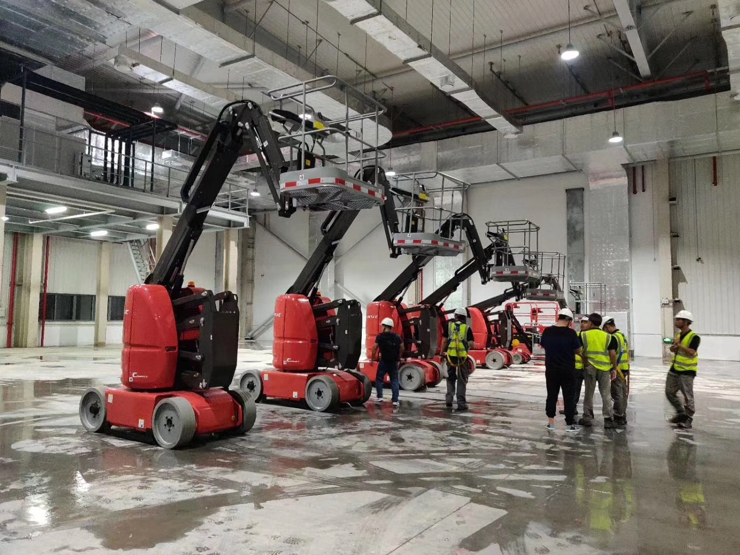 曲臂式升降机的施工注意事项有哪些？(图1)