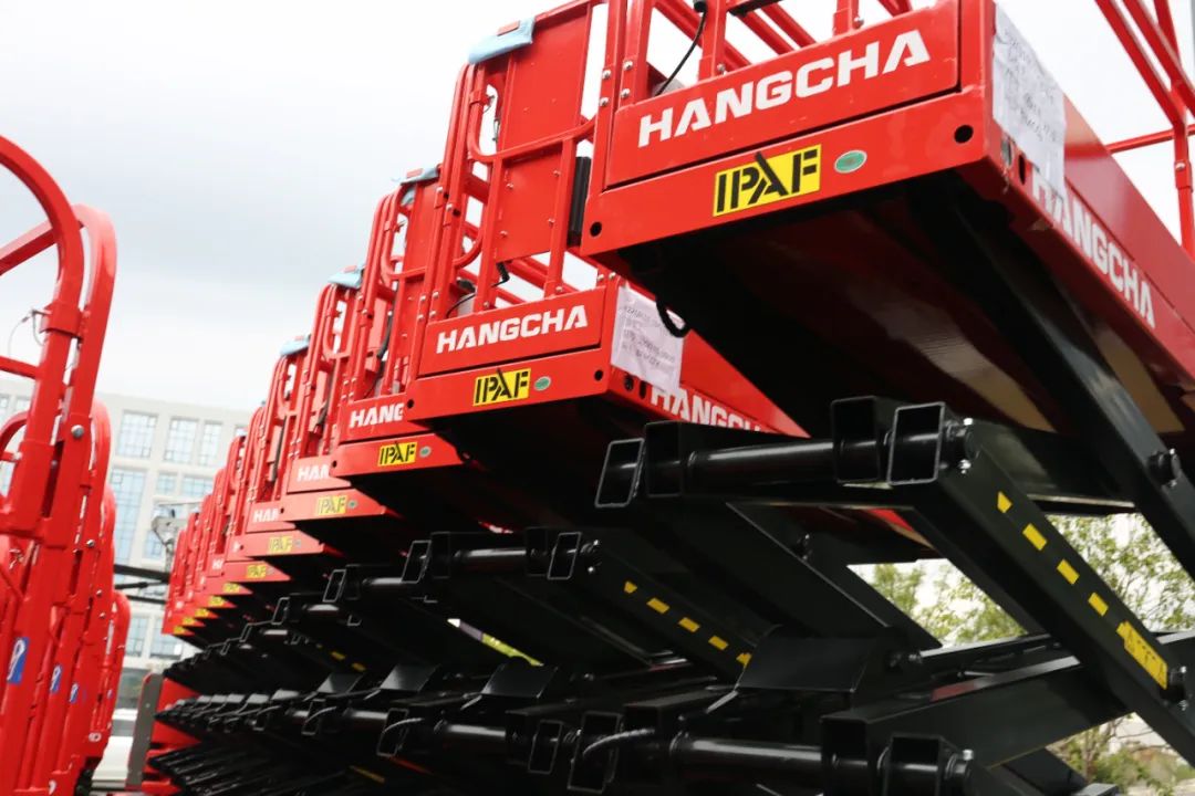 沙巴高空设备迎来大订单！首批升降车准备出发！(图3)